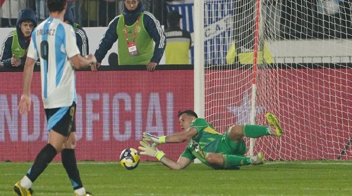 Chile Vs Argentina 0 1 Di Kualifikasi Piala Dunia 2026 Juli N Lvarez Chile Vs Argentina 10 Di Kualifikasi Piala Dunia 2026 Julin Lvarez Dan Dibu Martnez Bersinar 2025 06 06 10 41 15 3270