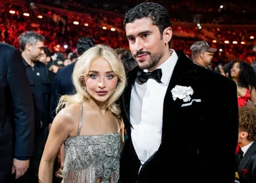 Akhirnya Bad Bunny dan Sabrina Carpenter Peroleh Piala Emmy Pertamanya