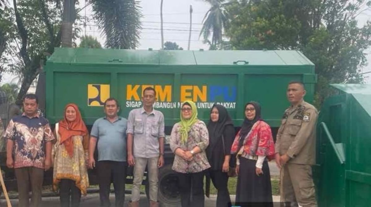 DLH Tapteng Terima 2 Kontainer Sampah untuk Huntap Pinangsori Pascabencana