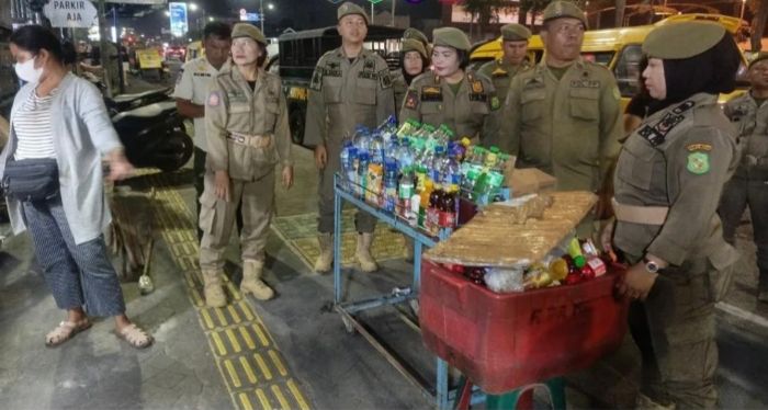 Satpol PP Medan Tertibkan PKL Liar di Sejumlah Pasar dan Kawasan Kota