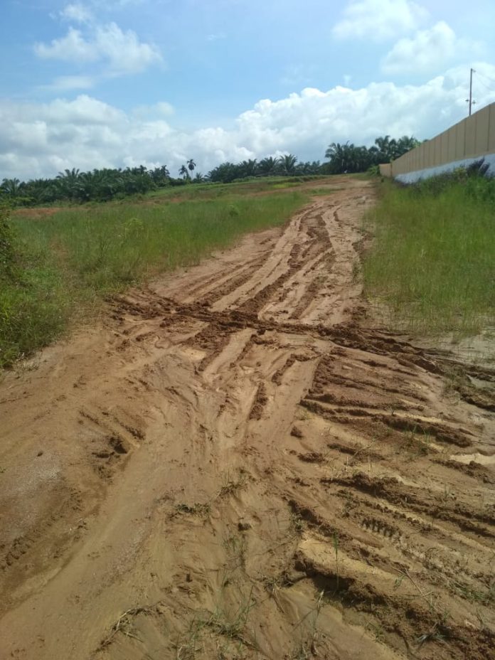 Jalan Menuju SLB Negeri Siantar Rusak Parah
