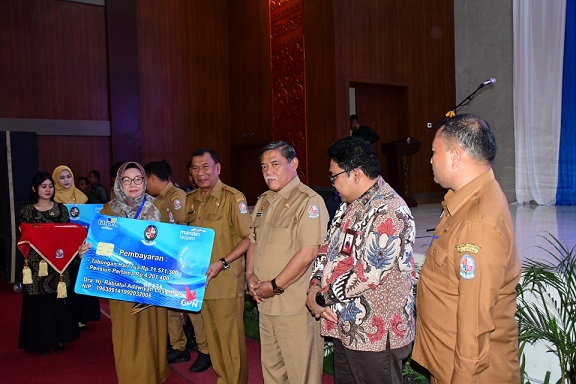 Serahkan 1.000 SK Kenaikan Pangkat, ASN Diharapkan Mampu Menyelesaikan