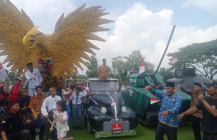 replika burung garuda